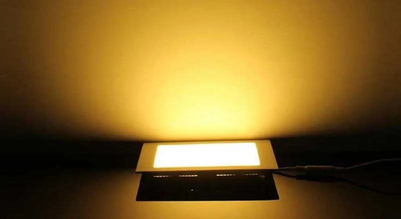 Đèn downlight 3 màu - Đèn LED âm trần 3 màu 18w màu vàng